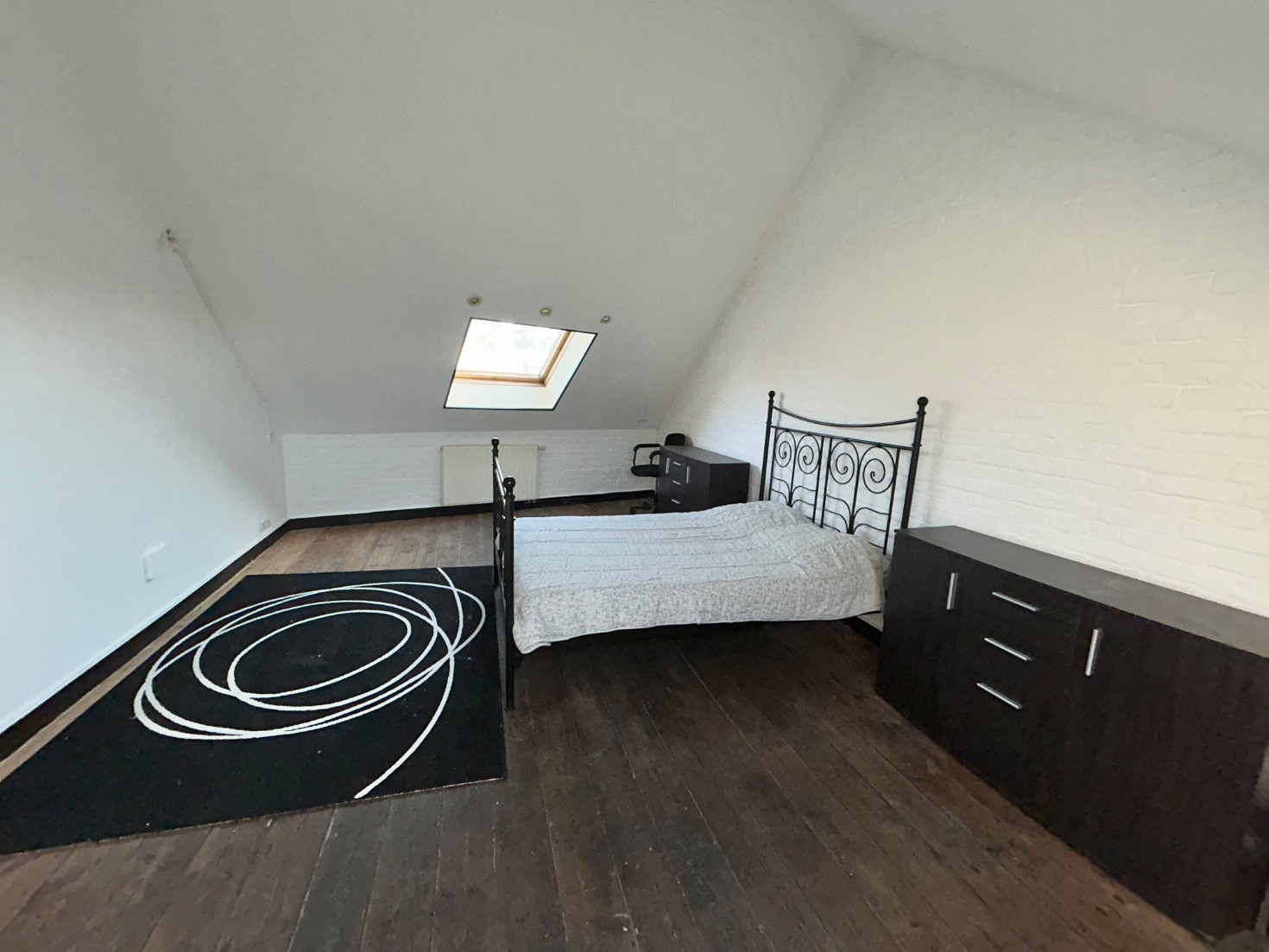 
                                                Vente
                                                 Maison 2 chambres, bureau et cour