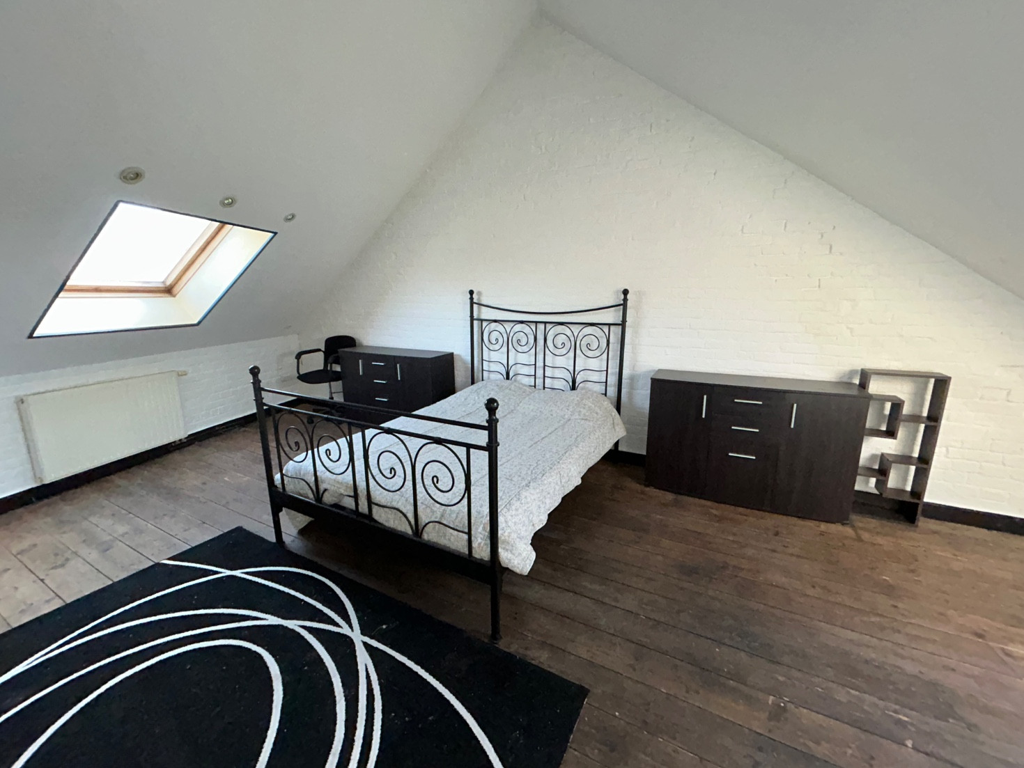 
                                                Vente
                                                 Maison 2 chambres, bureau et cour