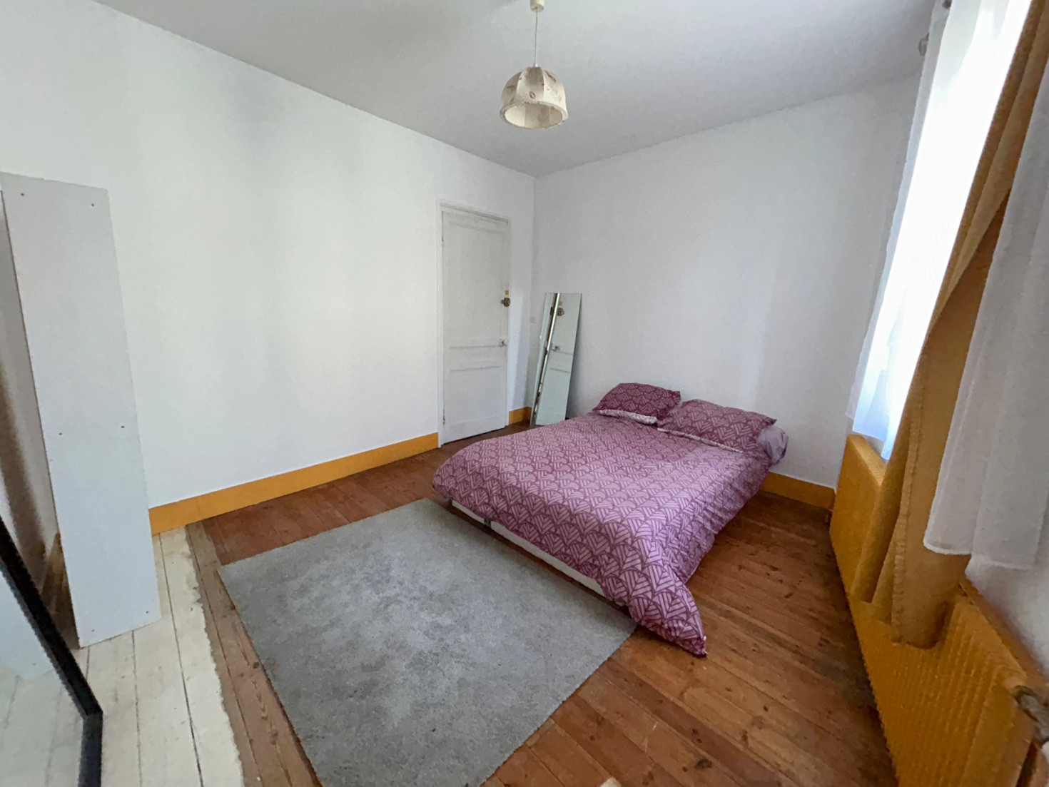 
                                                Vente
                                                 Maison 2 chambres, bureau et cour