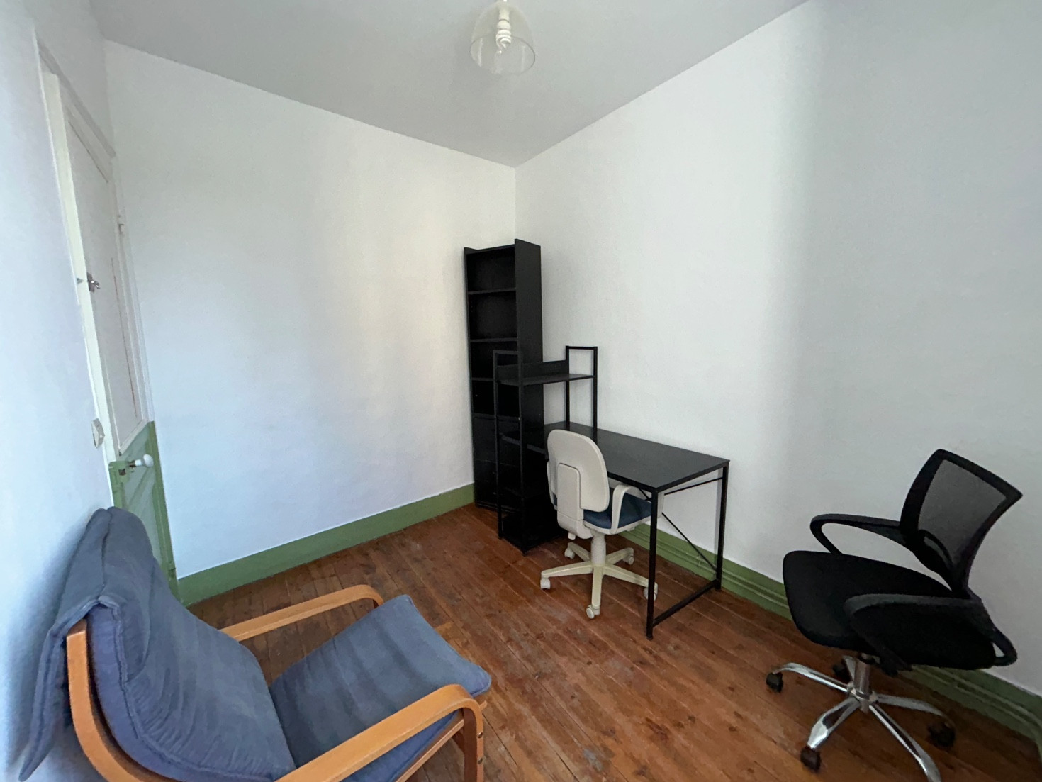 
                                                Vente
                                                 Maison 2 chambres, bureau et cour