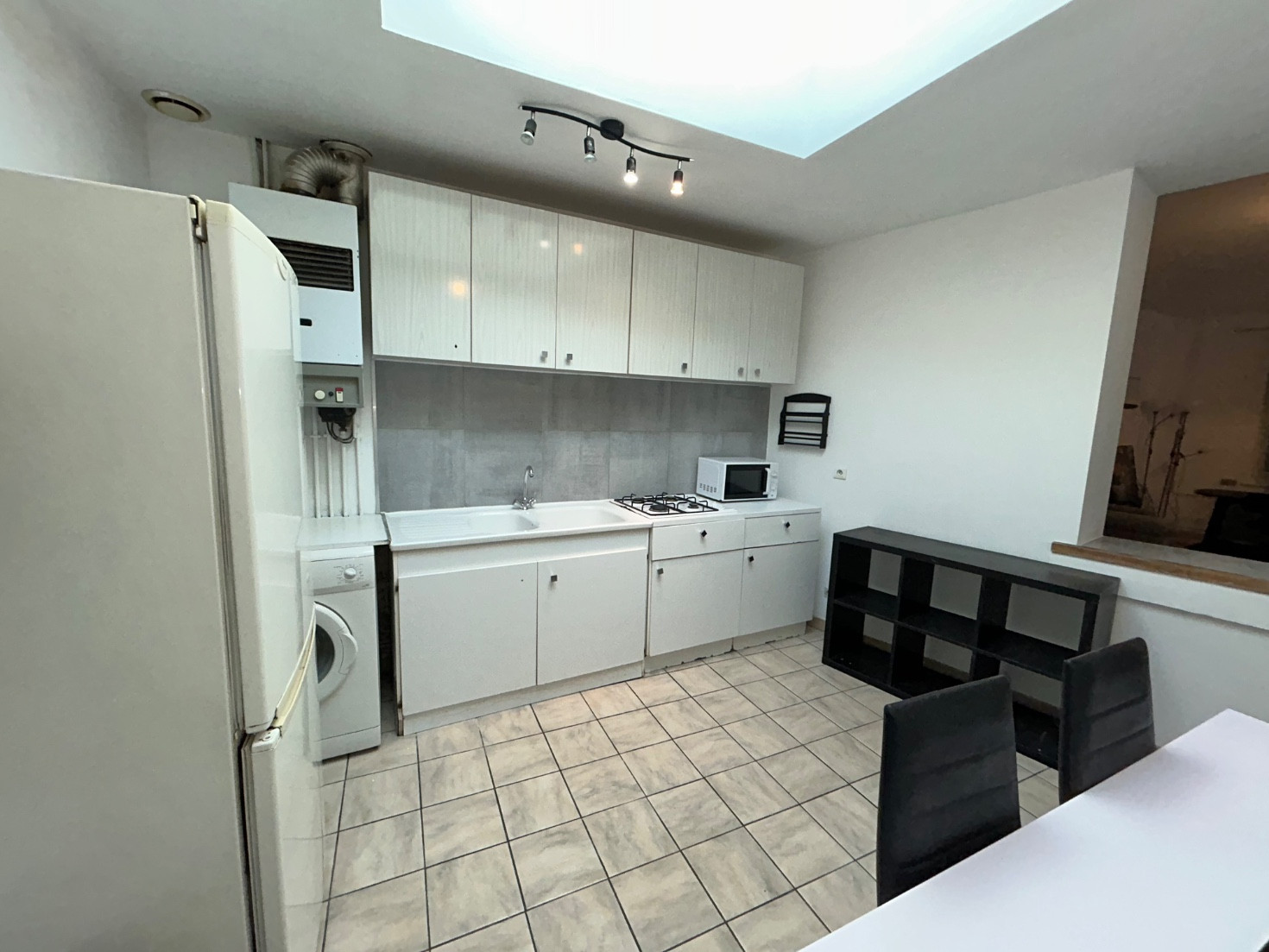 
                                                Vente
                                                 Maison 2 chambres, bureau et cour