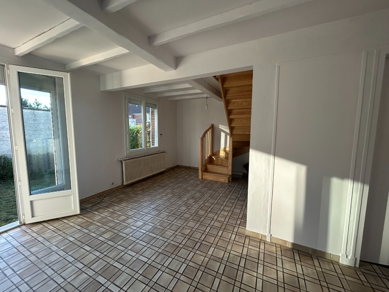
                                                Location
                                                 Maison 2 Chambres, Bureau, Garage Jardin