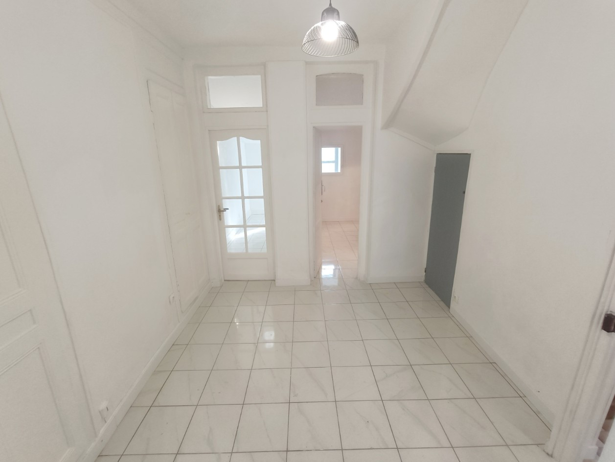 
                                                Location
                                                 Maison 2 chambres, bureau, terrasse