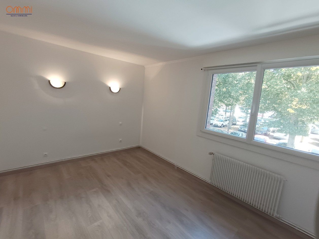 
                                                Location
                                                 Maison 2 chambres Cour proche Coliseum