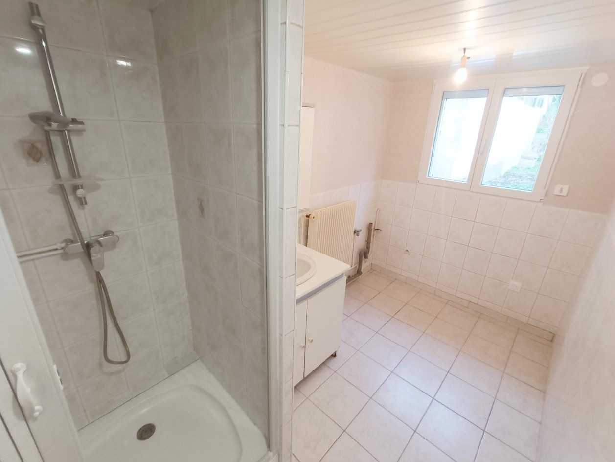 
                                                Vente
                                                 Maison 2 Chambres et jardin quartier St-Maurice