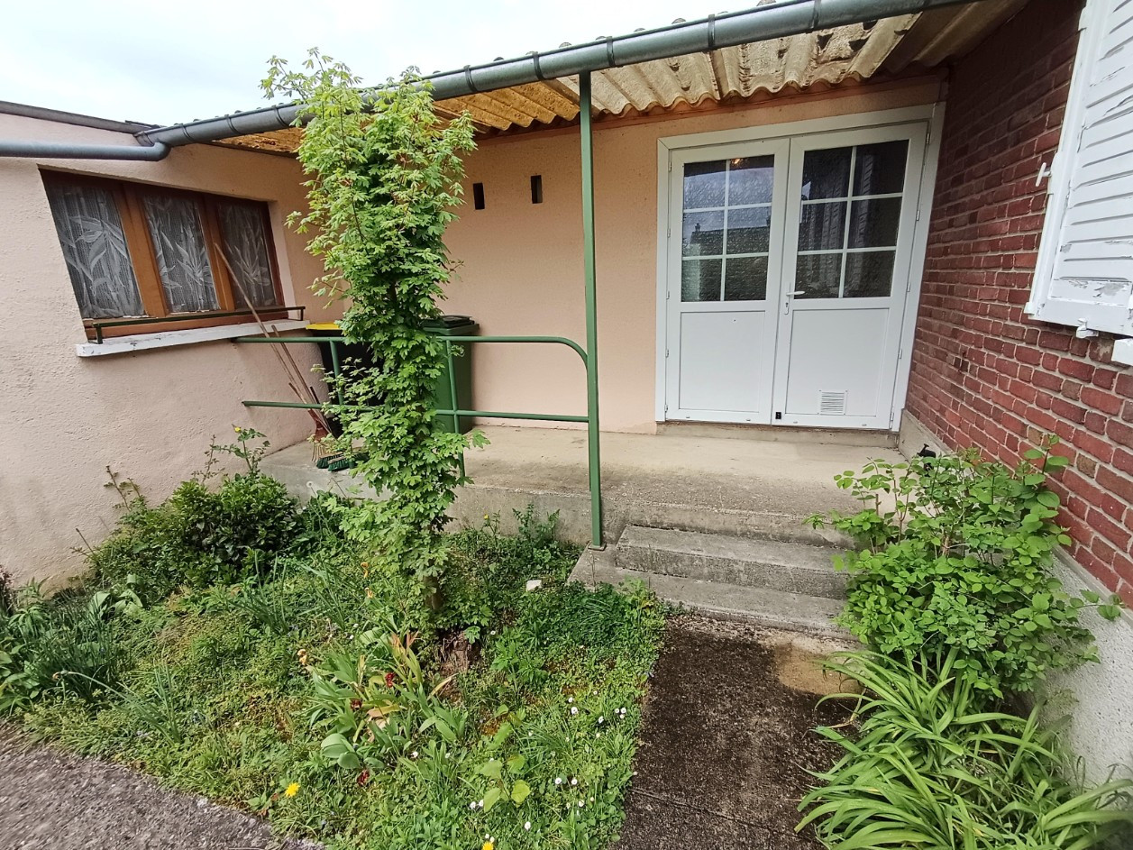 
                                                Vente
                                                 Maison 2 chambres, garage et jardin