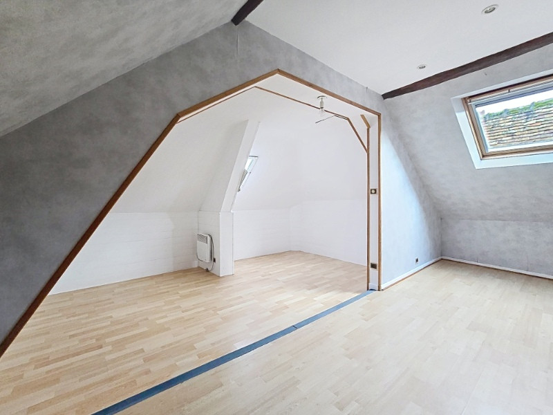 
                                                Vente
                                                 Maison  2 chambres- jardin- double garage + un T2 loué en RDC : un achat malin en plein centre de CHÂTEAU-RENAULT