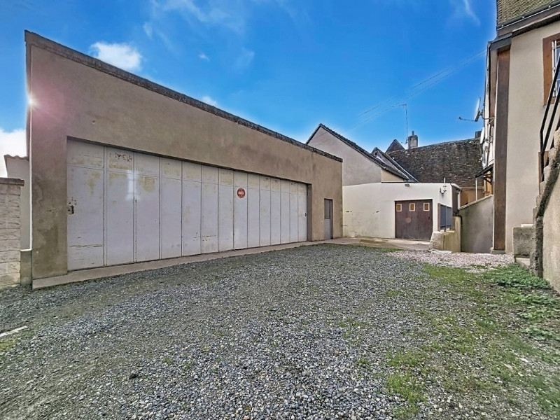 
                                                Vente
                                                 Maison  2 chambres- jardin- double garage + un T2 loué en RDC : un achat malin en plein centre de CHÂTEAU-RENAULT