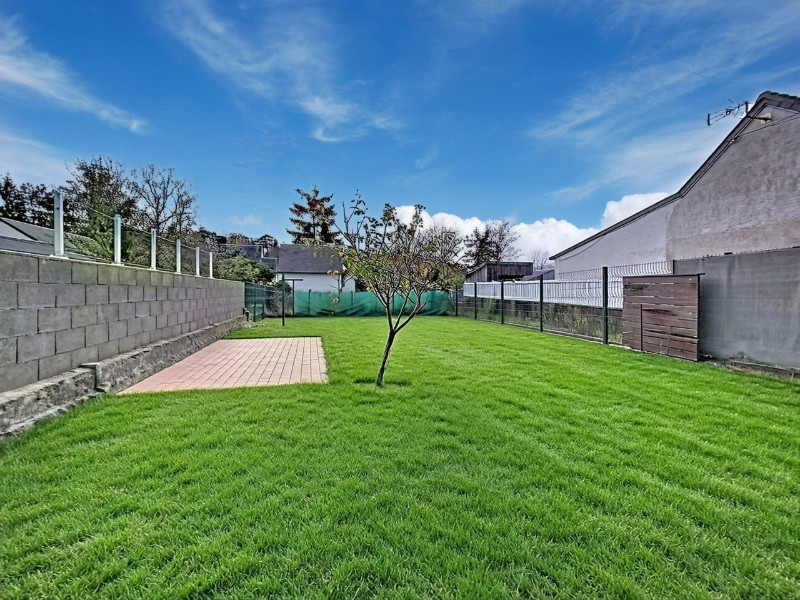 
                                                Vente
                                                 Maison  2 chambres- jardin- double garage + un T2 loué en RDC : un achat malin en plein centre de CHÂTEAU-RENAULT