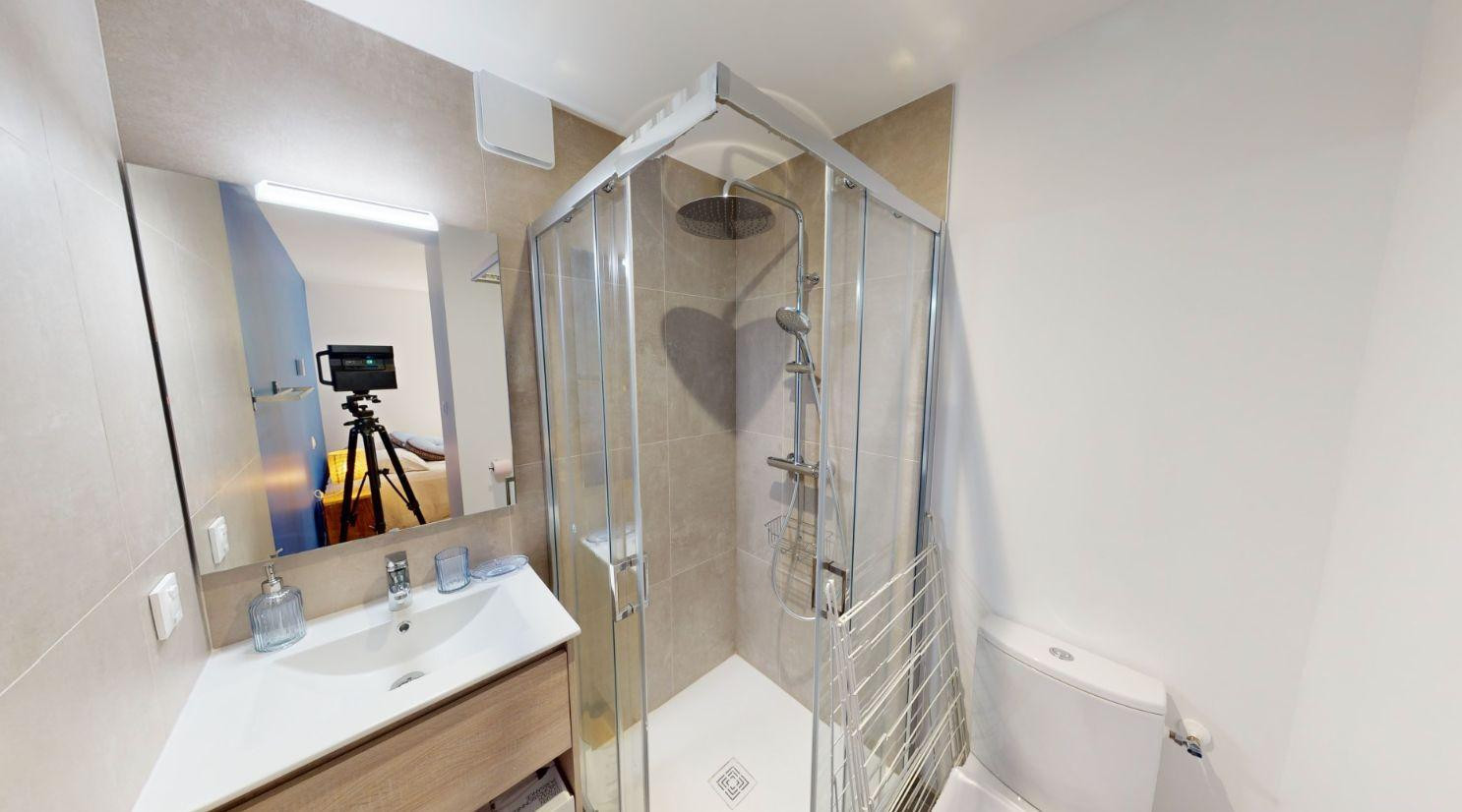 
                                                Colocation
                                                 Maison 2 étages meublée à louer