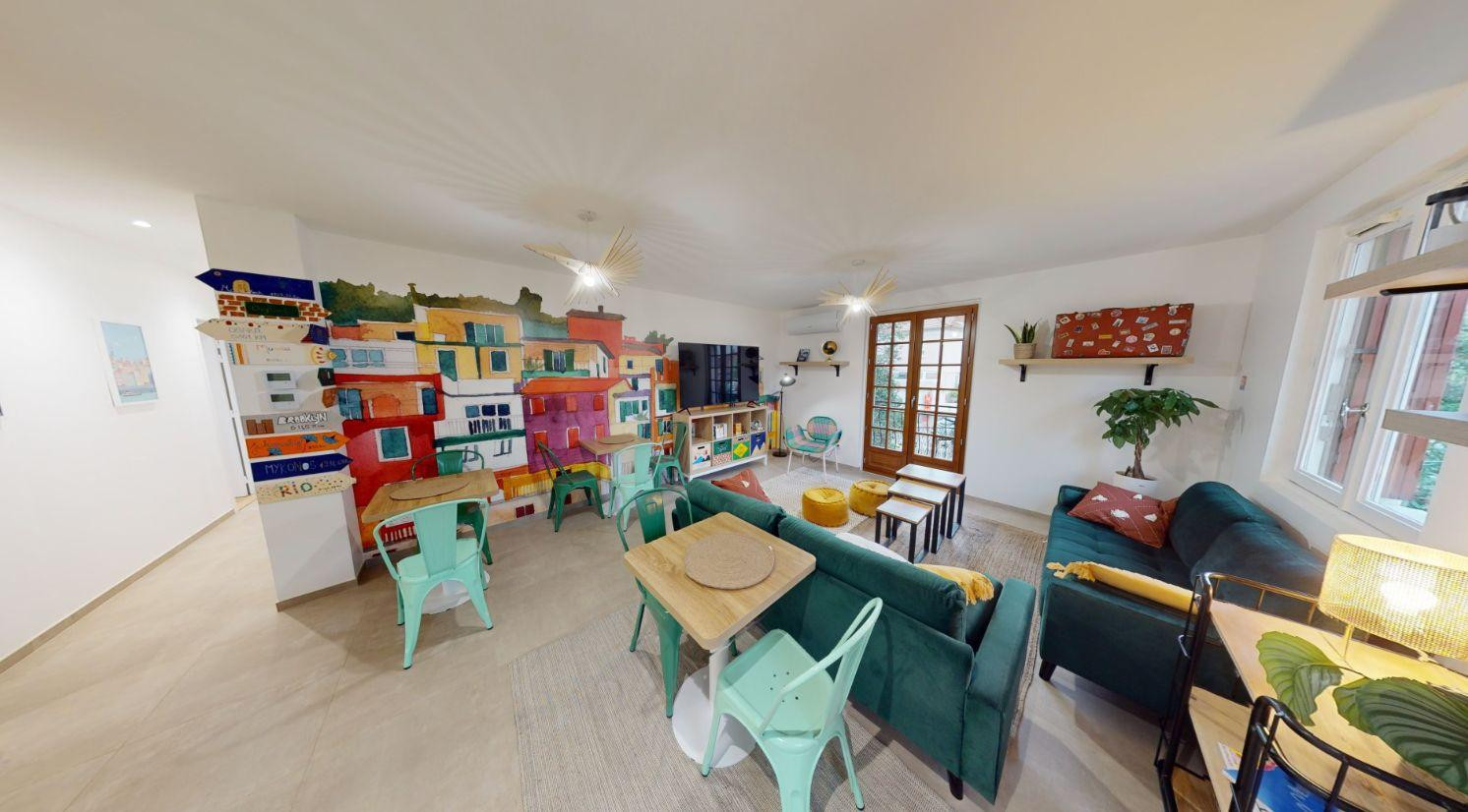 
                                                Colocation
                                                 Maison 2 étages meublée à louer