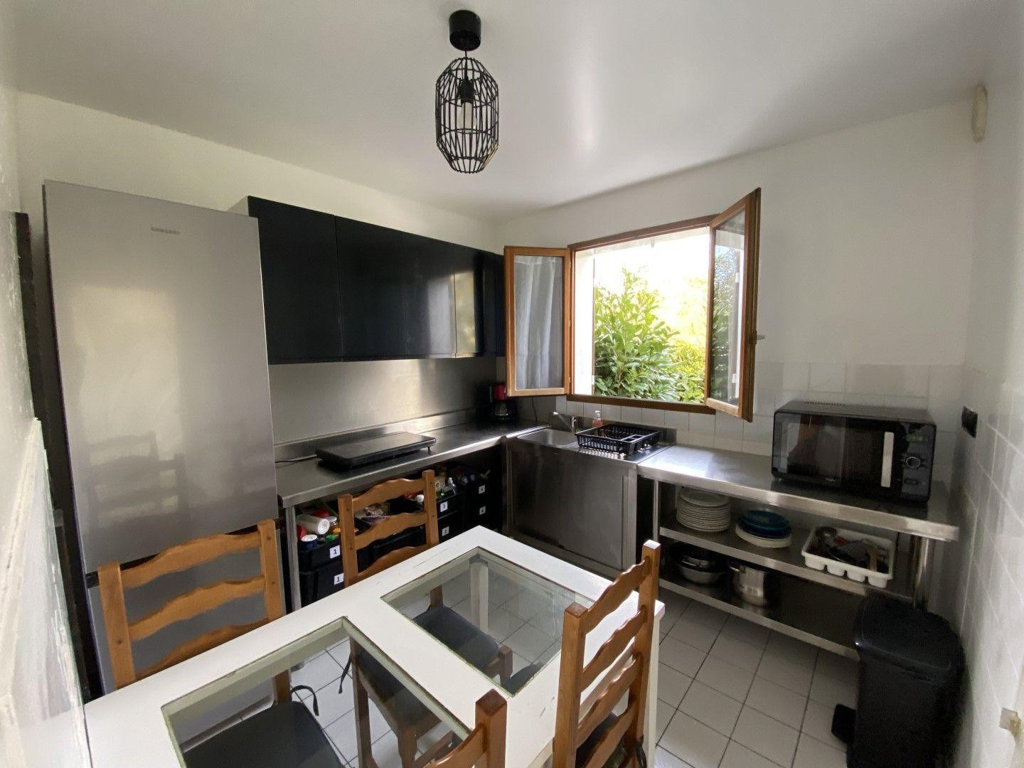 
                                                Colocation
                                                 Maison 2 étages meublée à louer