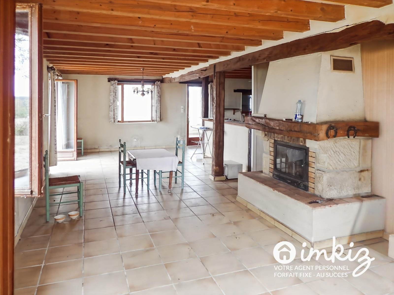 
                                                Vente
                                                 Maison 2 niveaux, grand terrain  aménageable