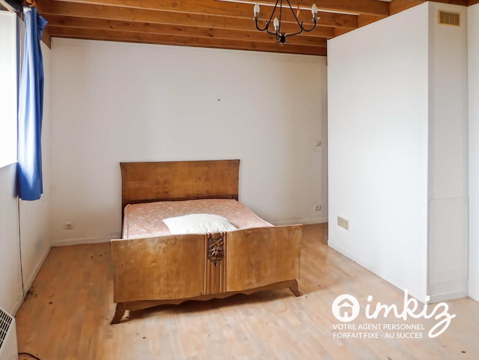 
                                                Vente
                                                 Maison 2 niveaux, grand terrain  aménageable
