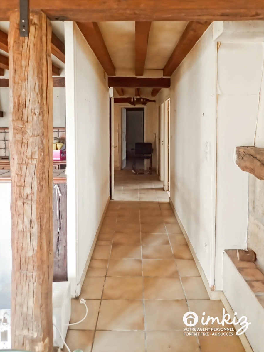 
                                                Vente
                                                 Maison 2 niveaux, grand terrain  aménageable