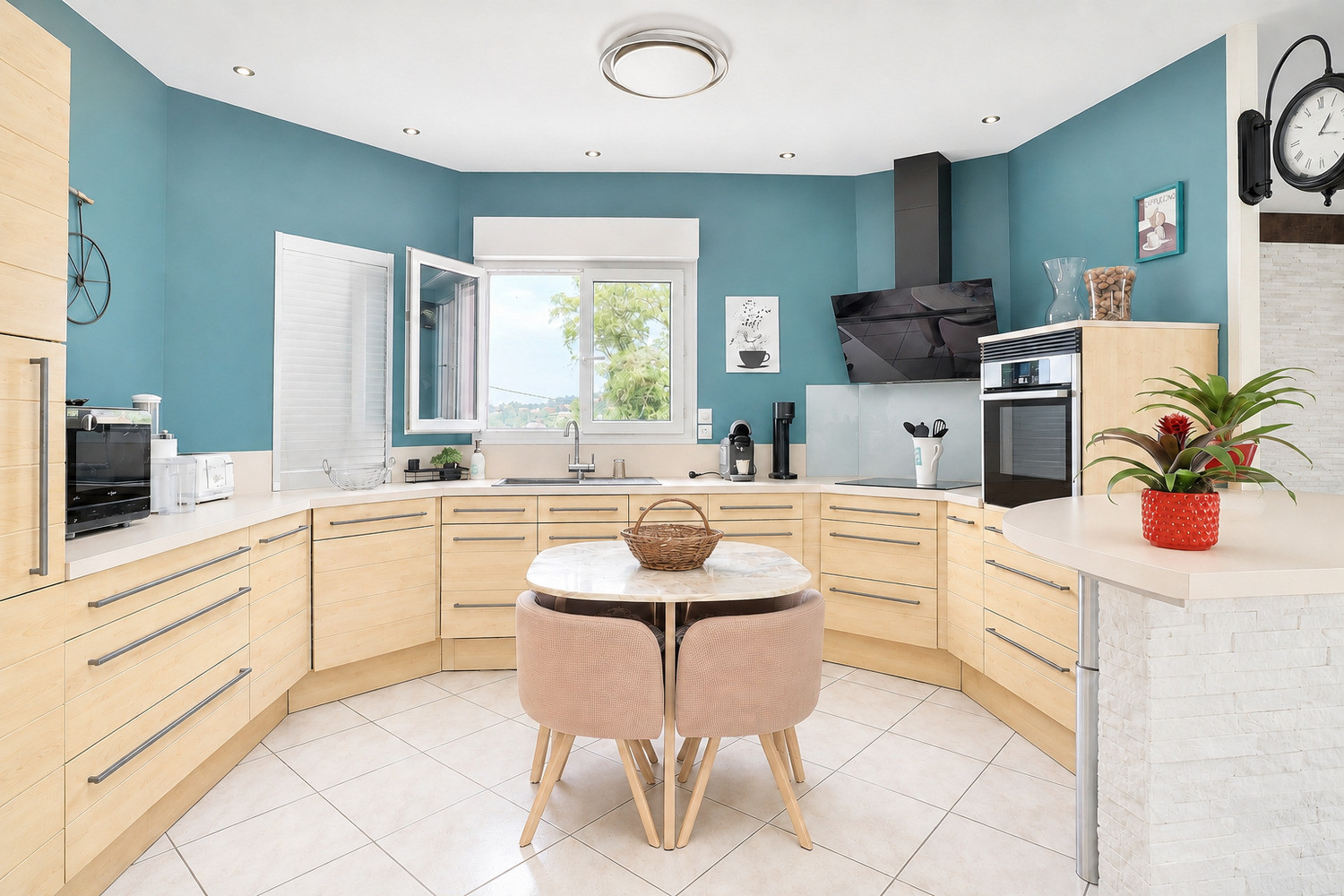 
                                                Vente
                                                 Maison 200 m² avec studio indépendant