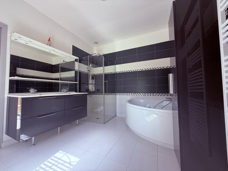 
                                                Vente
                                                 Maison 210m2 - 4 chambres - à 5min de BERGERAC