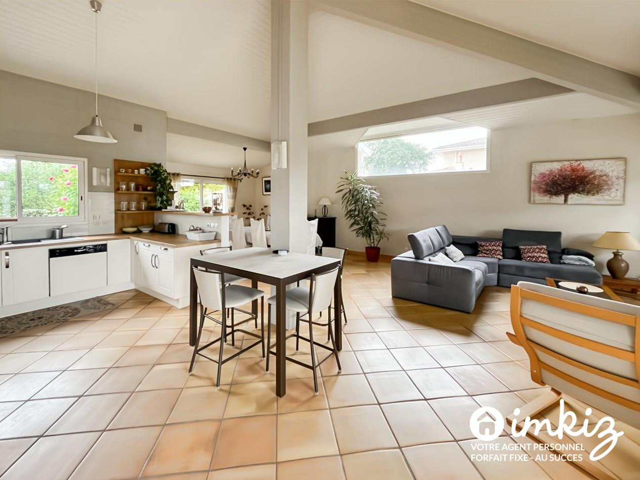 
                                                Vente
                                                 Maison 210m2 - 8 pièces - Vue imprenable