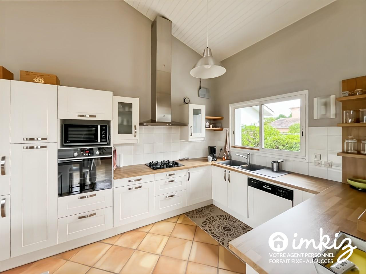 
                                                Vente
                                                 Maison 210m2 - 8 pièces - Vue imprenable