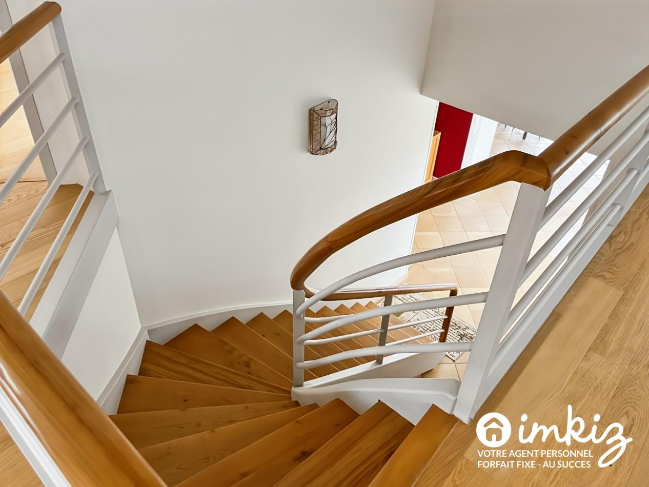 
                                                Vente
                                                 Maison 210m2 - 8 pièces - Vue imprenable