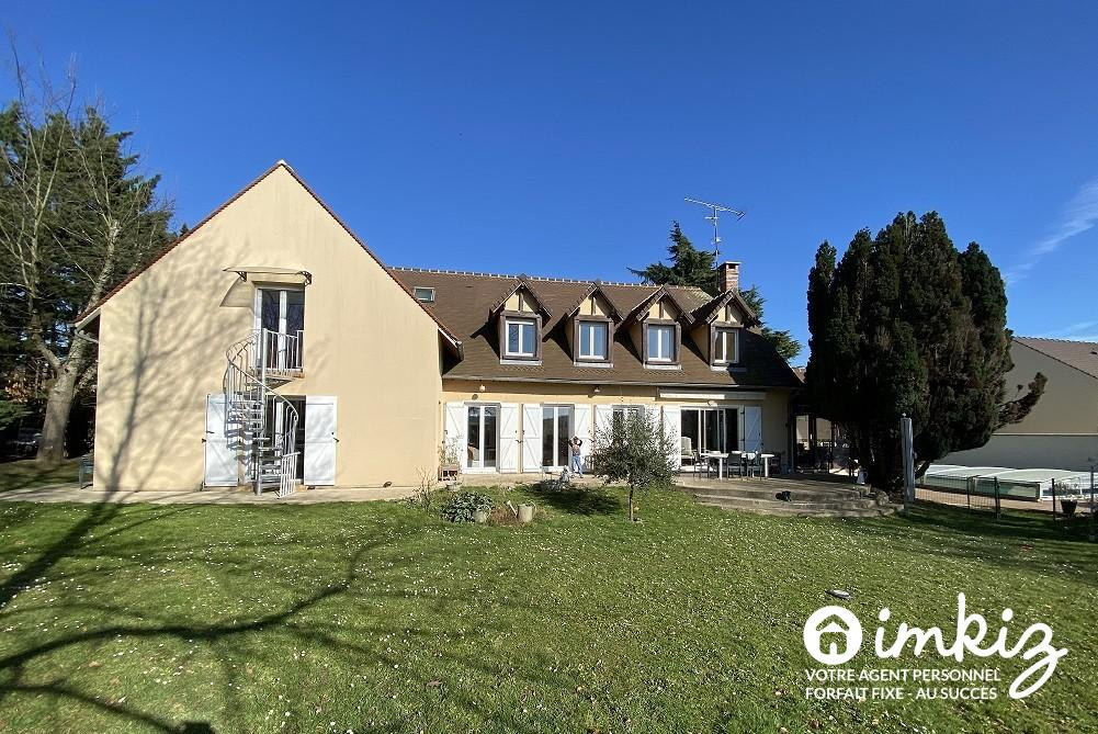 
                                                Vente
                                                 Maison 269m2  avec piscine, dépendance et studio