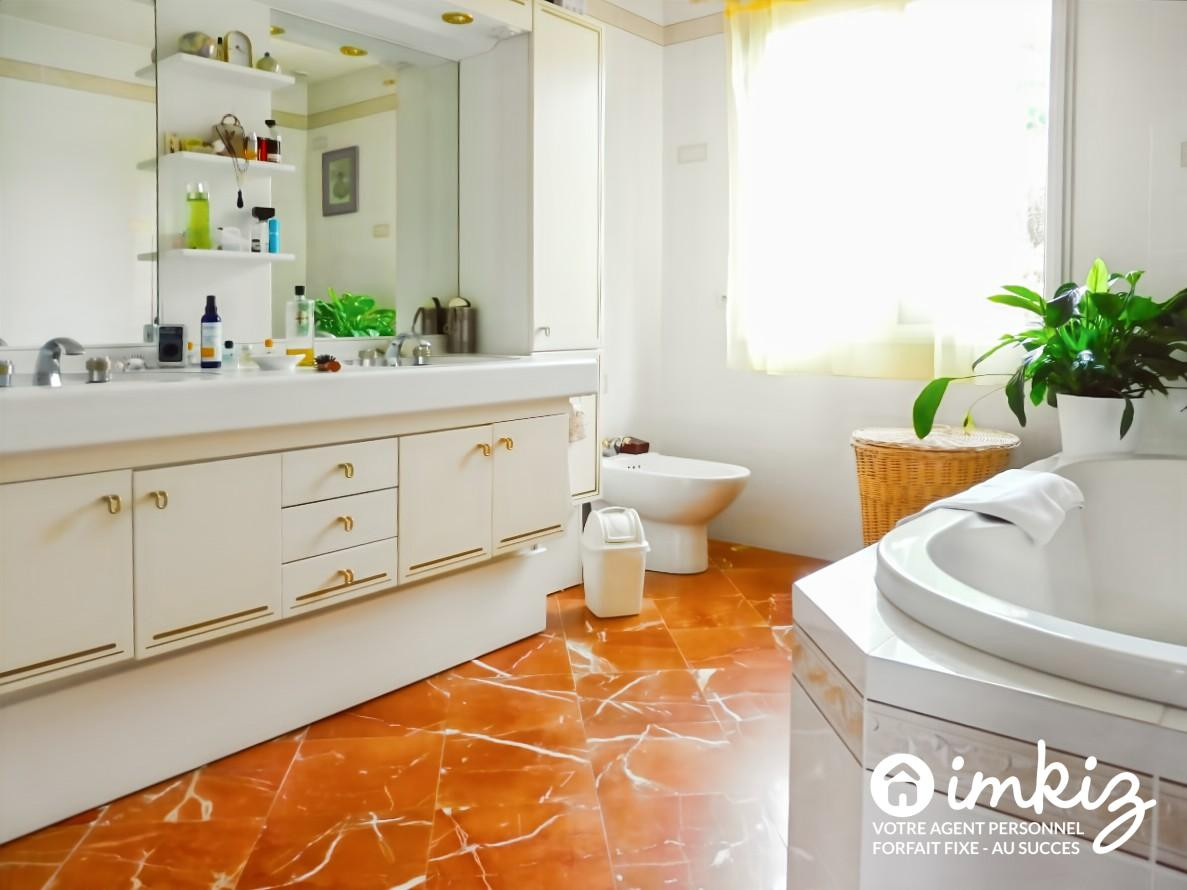 
                                                Vente
                                                 Maison 269m2  avec piscine, dépendance et studio