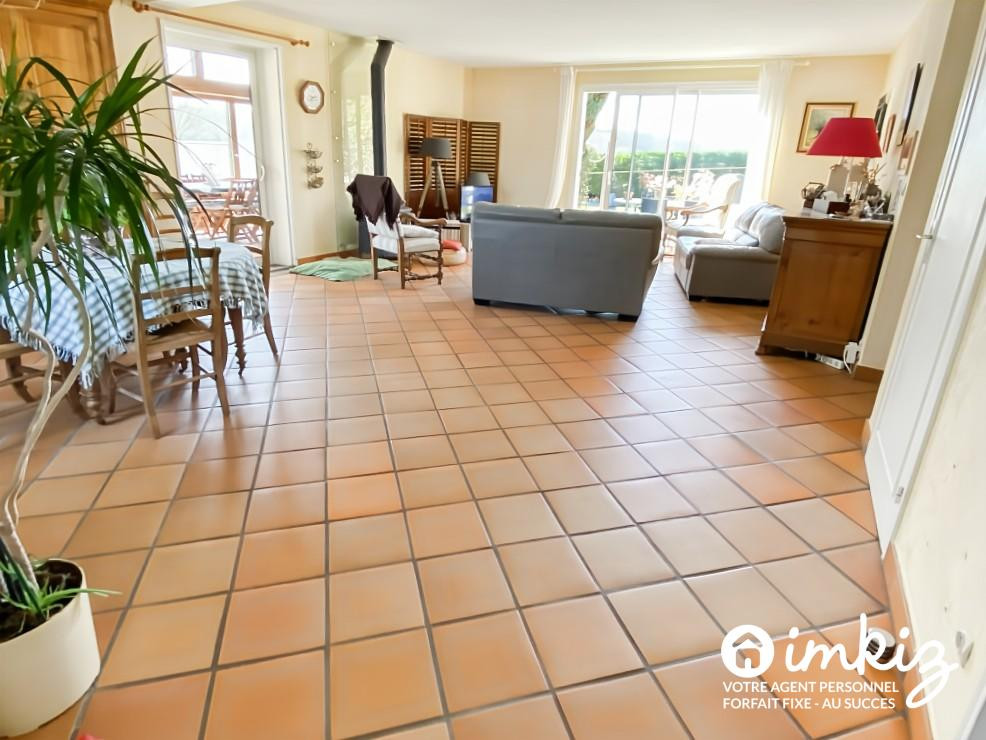 
                                                Vente
                                                 Maison 269m2  avec piscine, dépendance et studio