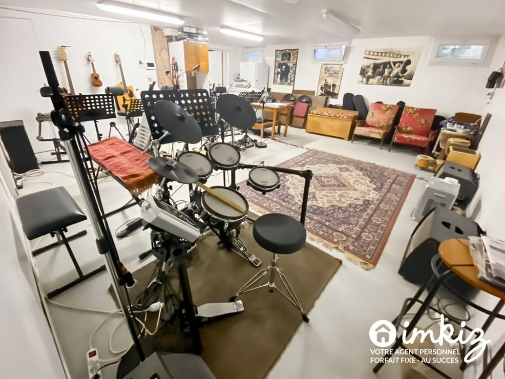 
                                                Vente
                                                 Maison 269m2  avec piscine, dépendance et studio