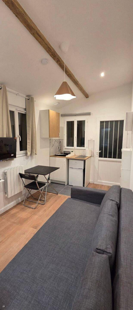 
                                                Location
                                                 Maison 26m² (deux studios meublés) rénovée