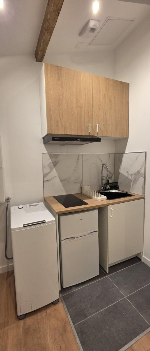 
                                                Location
                                                 Maison 26m² (deux studios meublés) rénovée