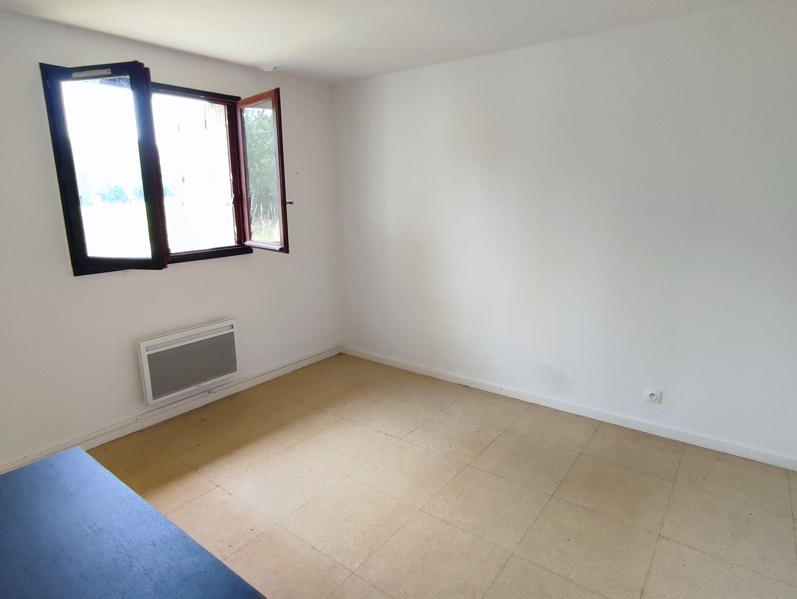 
                                                Vente
                                                 Maison 3 chambres au calme