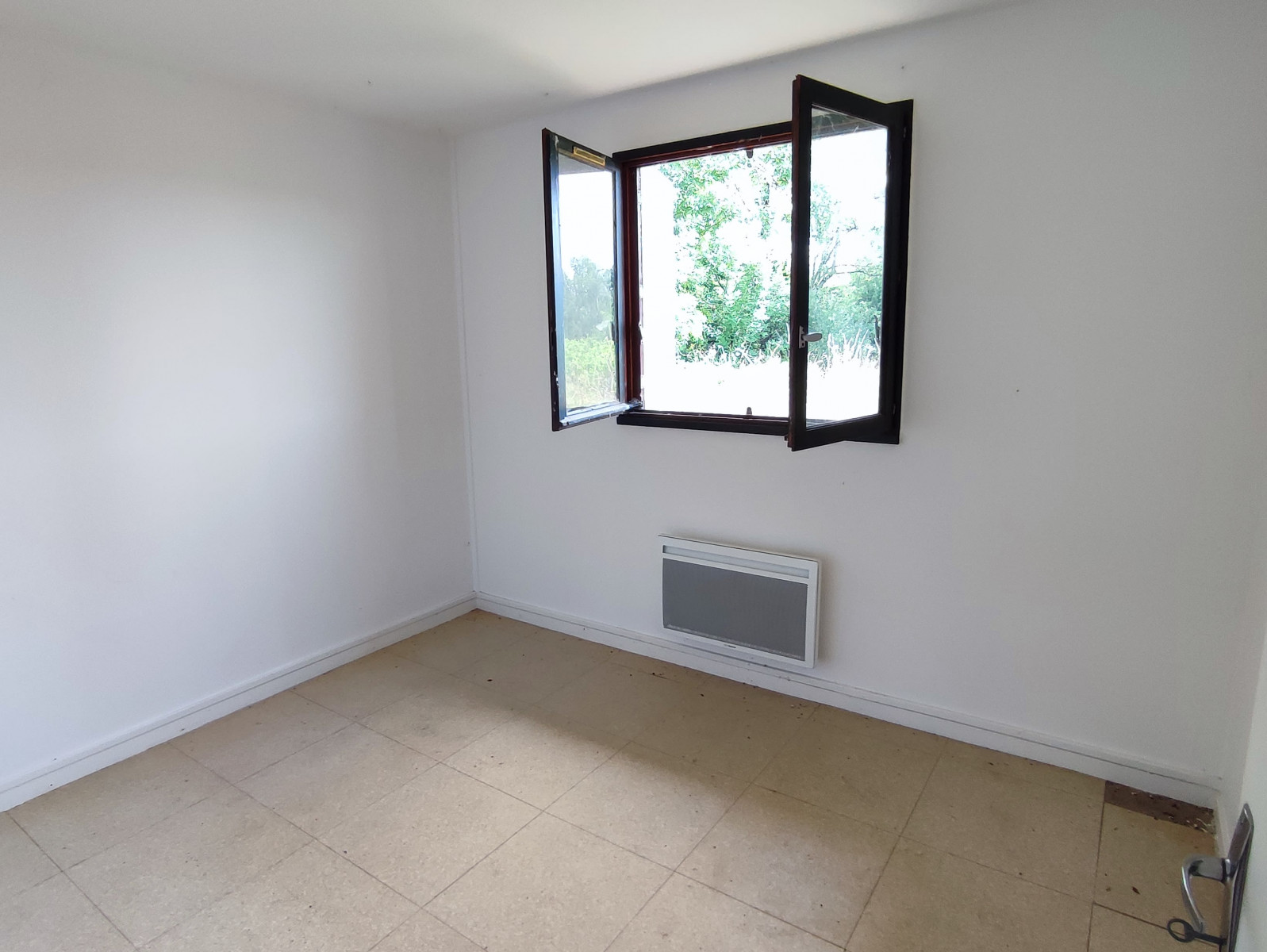 
                                                Vente
                                                 Maison 3 chambres au calme absolu