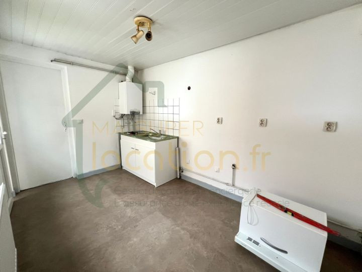 
                                                Location
                                                 Maison 3 chambres avec grande cour