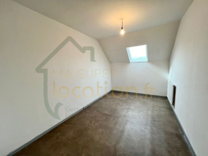 
                                                Location
                                                 Maison 3 chambres avec grande cour