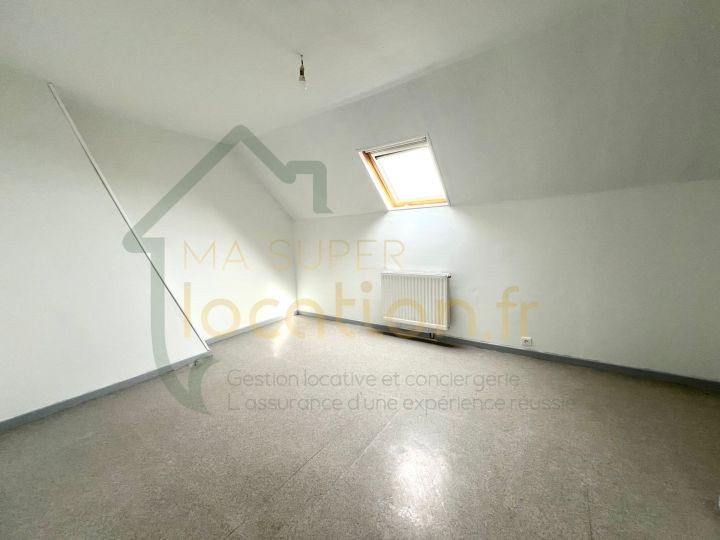 
                                                Location
                                                 Maison 3 chambres avec grande cour