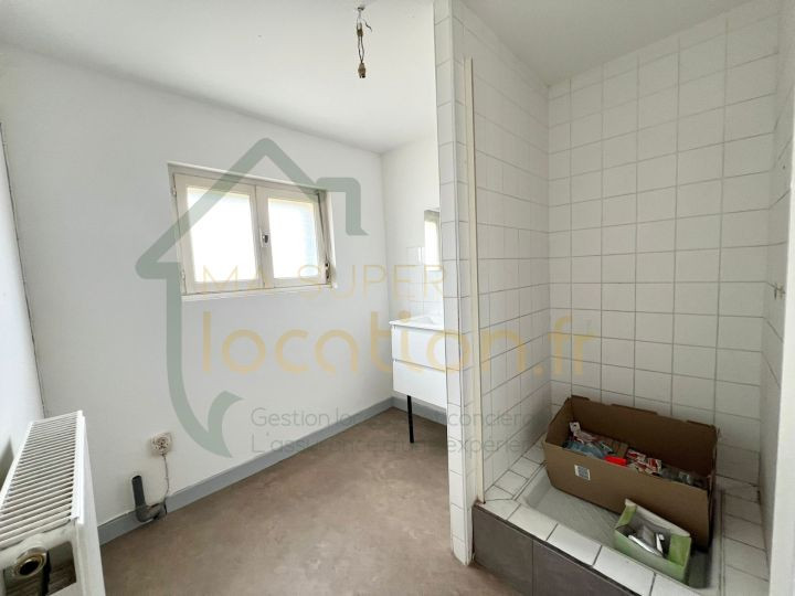 
                                                Location
                                                 Maison 3 chambres avec grande cour