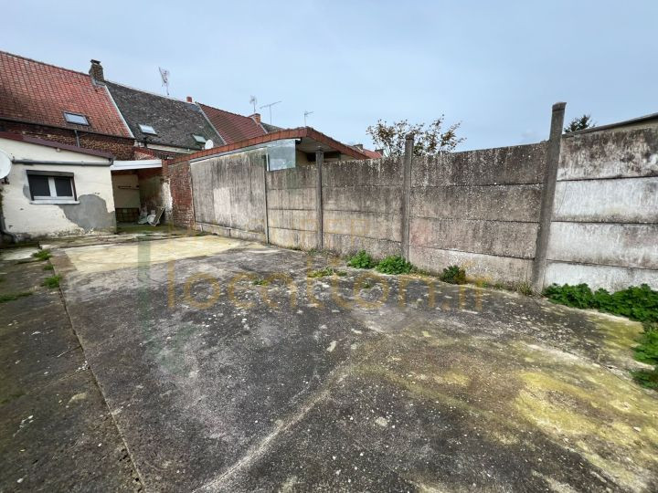 
                                                Location
                                                 Maison 3 chambres avec grande cour