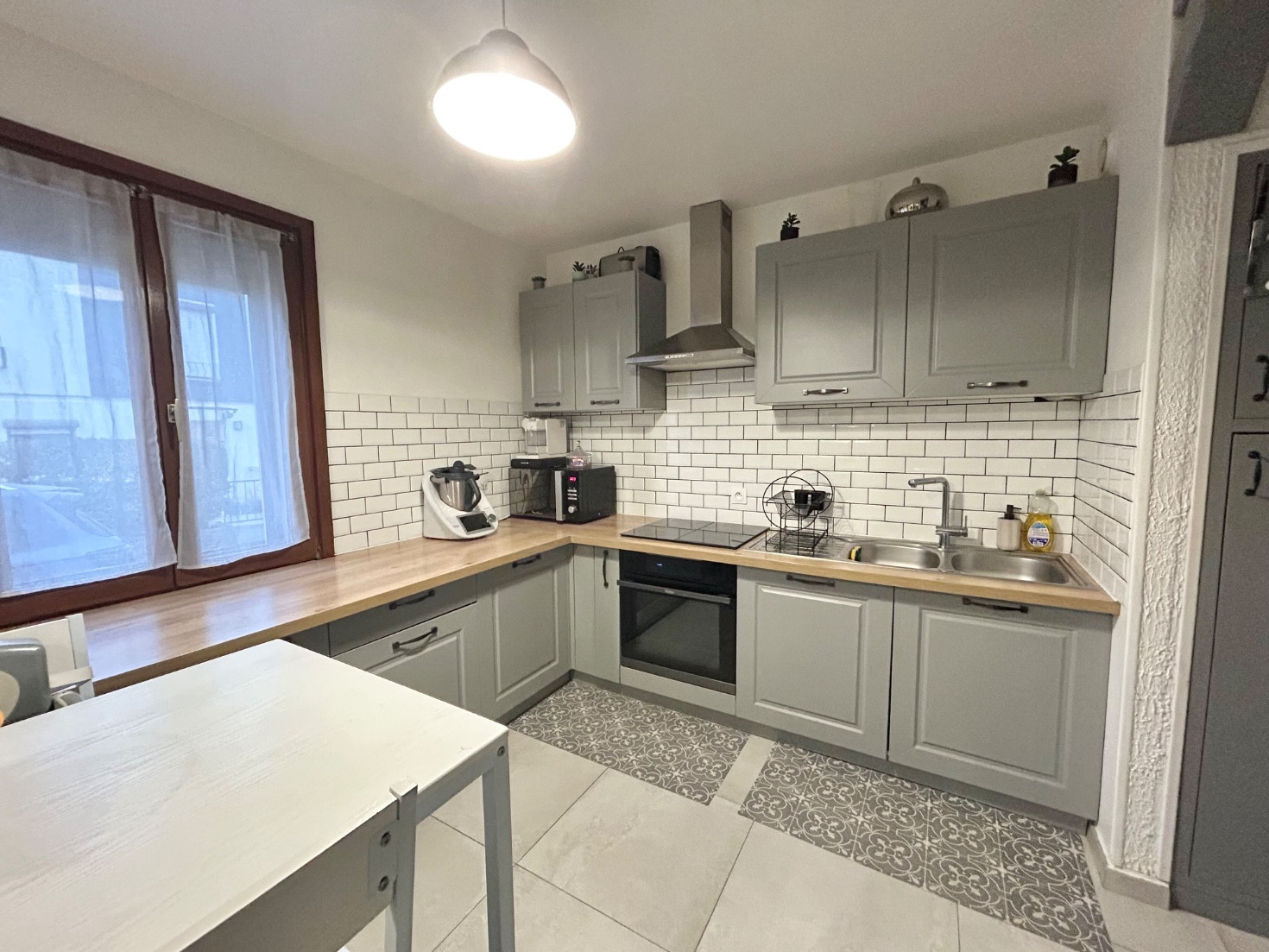 
                                                Vente
                                                 Maison 3 chambres avec véranda et garage