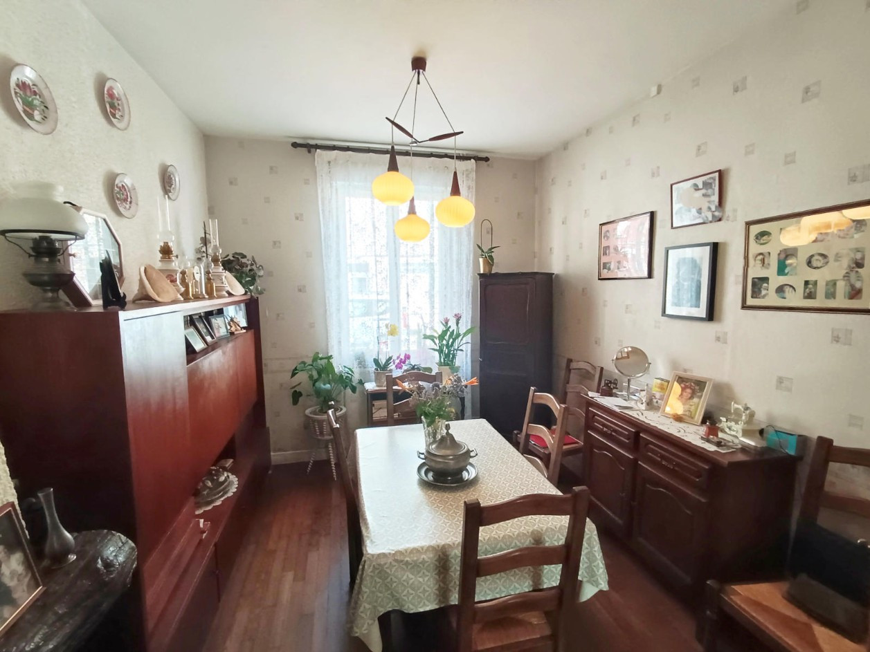 
                                                Vente
                                                 Maison 3 chambres + bureau + cour, Gare SNCF