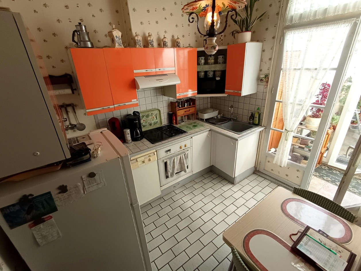 
                                                Vente
                                                 Maison 3 chambres + bureau + cour, Gare SNCF