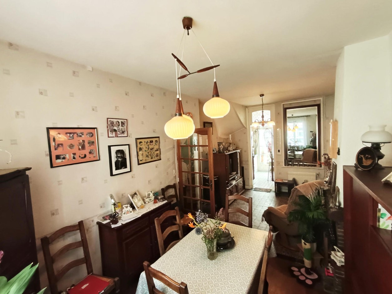 
                                                Vente
                                                 Maison 3 chambres + bureau + cour, Gare SNCF