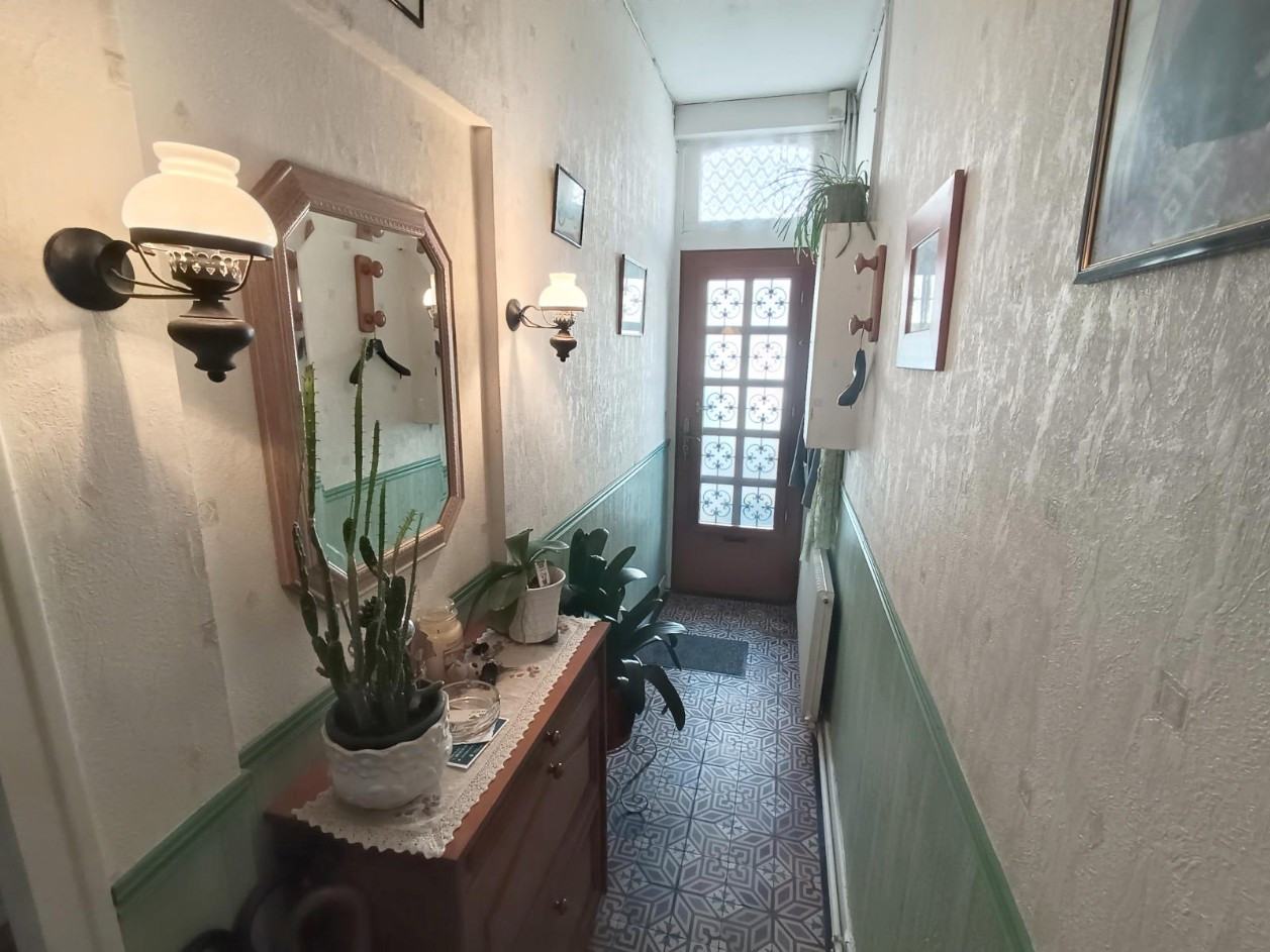 
                                                Vente
                                                 Maison 3 chambres + bureau + cour, Gare SNCF