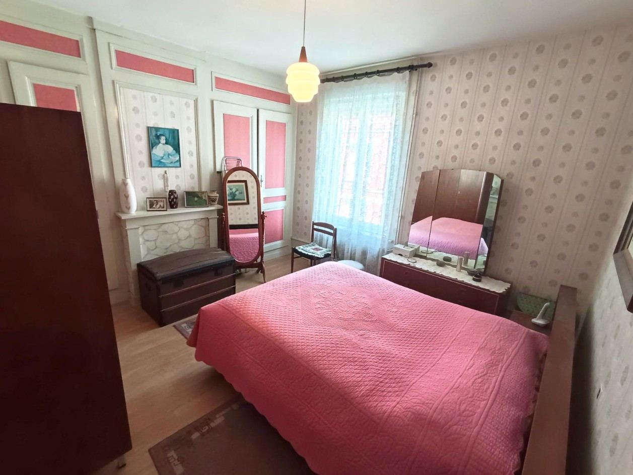 
                                                Vente
                                                 Maison 3 chambres + bureau + cour, Gare SNCF