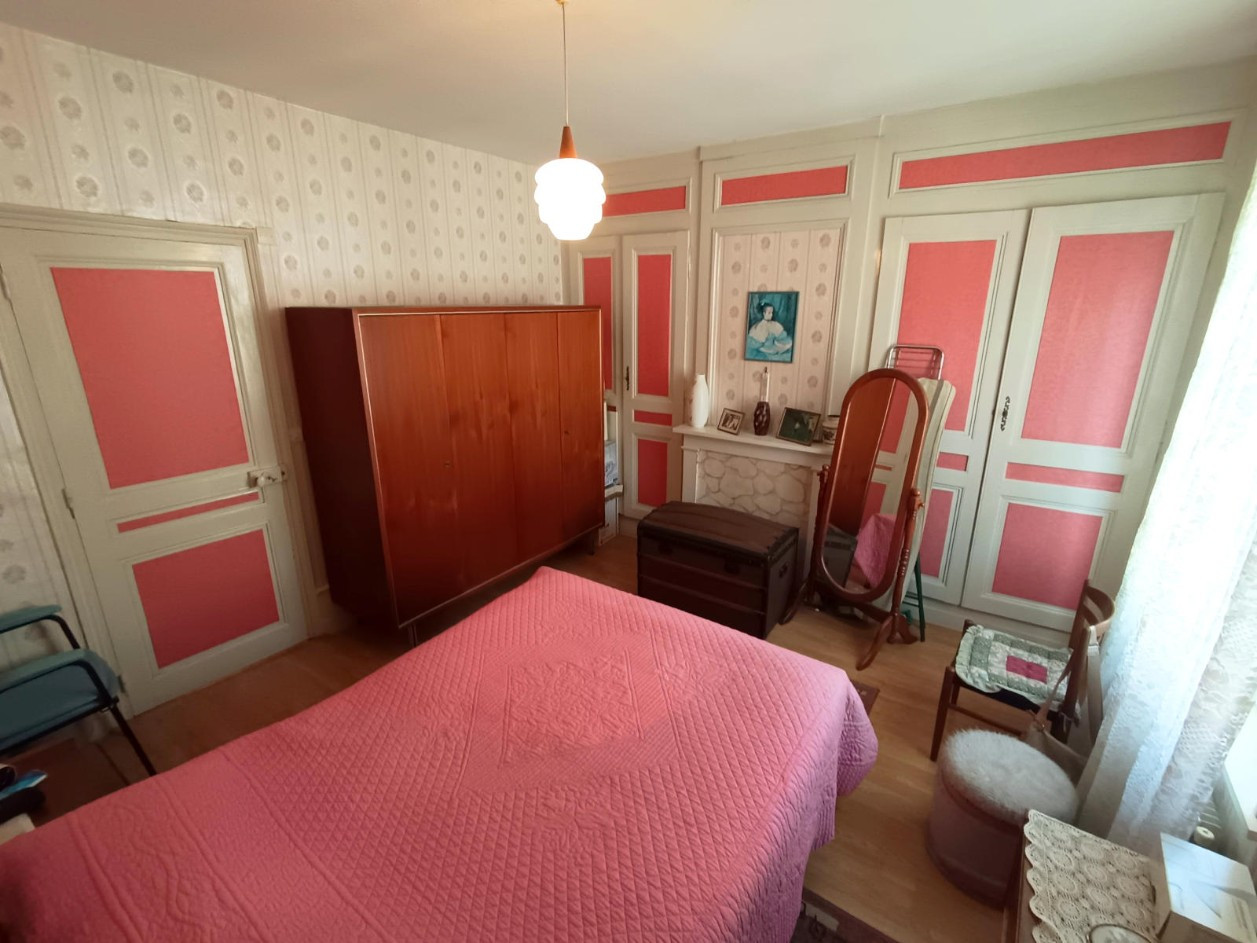 
                                                Vente
                                                 Maison 3 chambres + bureau + cour, Gare SNCF