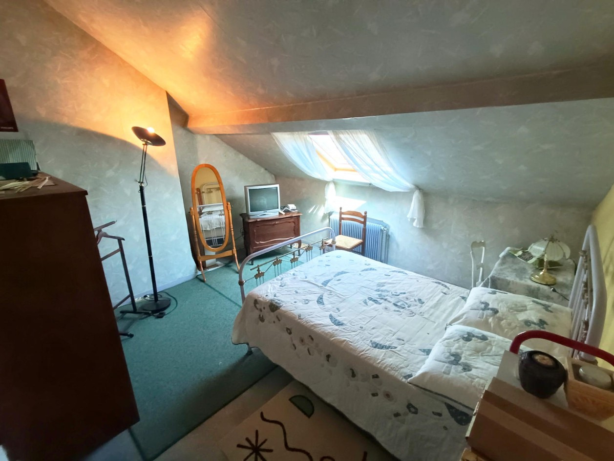 
                                                Vente
                                                 Maison 3 chambres + bureau + cour, Gare SNCF