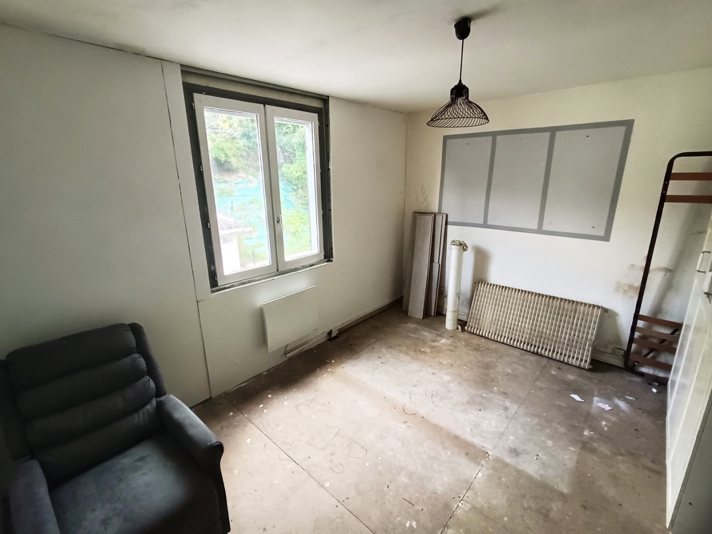 
                                                Vente
                                                 Maison 3 chambres, cour, cave St-Maurice