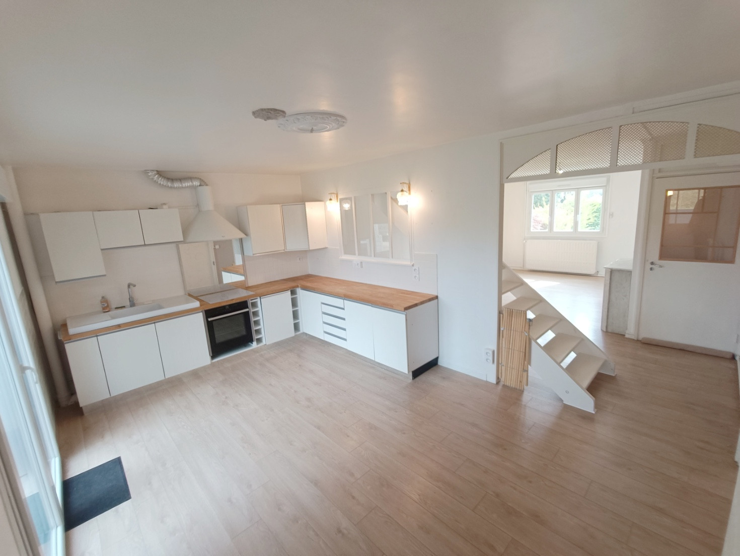 
                                                Location
                                                 Maison 3 chambres, garage et jardin