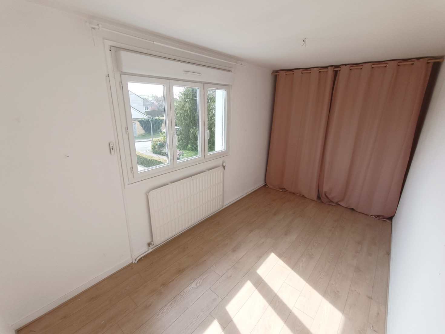 
                                                Location
                                                 Maison 3 chambres, garage et jardin