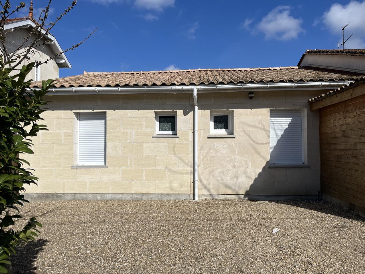 
                                                Vente
                                                 Maison 3 pièces  64 m2  - parking et jardin