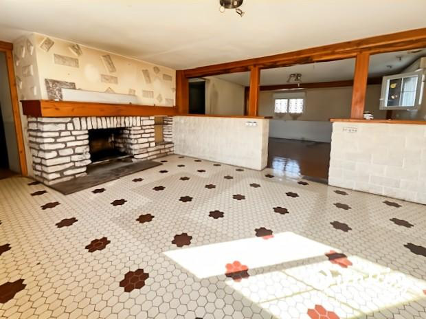 
                                                Vente
                                                 Maison 3 pièces à rénover avec jardin de 950m²